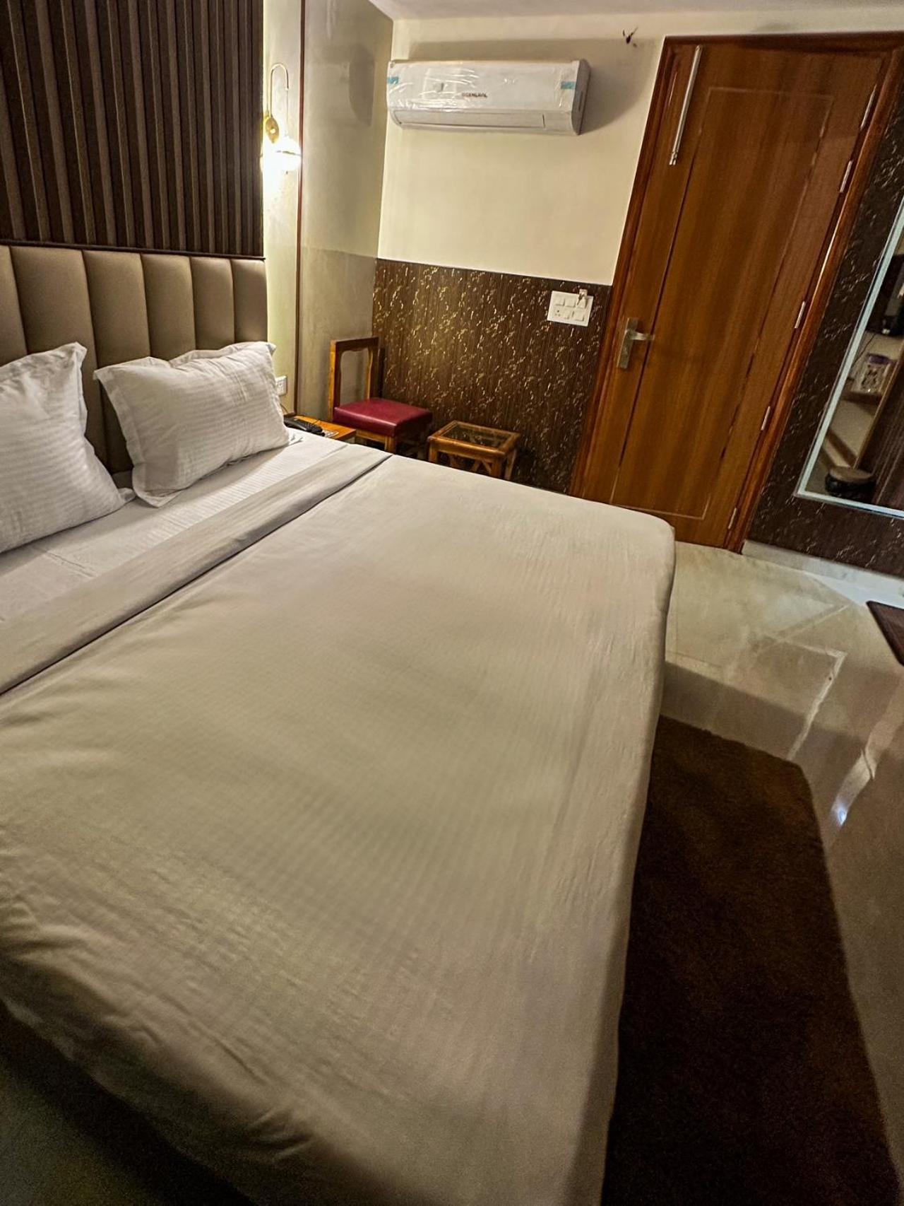 Bed and Breakfast Delhi Delight Premium Nuova Delhi Esterno foto